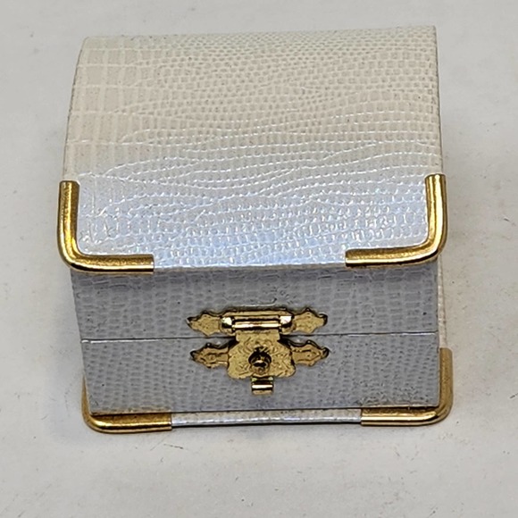 Solitaire Clear Faceted Crystal Gold Tone Stud Earrings Pierced Post Costume - Picture 5 of 5